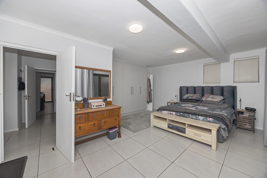 7 Bedroom Property for Sale in Sonstraal Western Cape